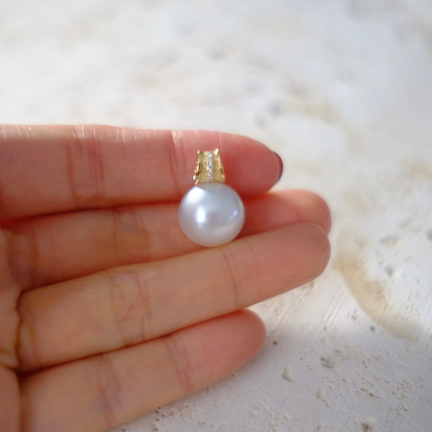 White South Sea Pearl Pendant, Round 13mm, AU750 Diamond 0.034ct